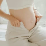 Pourquoi je grossis du ventre ? Les vraies causes expliquées